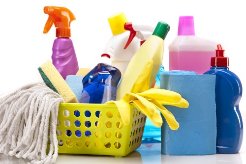 Professional carpet cleaning service in an E14 apartment living room
