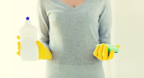 Oven cleaning for a busy kitchen in E14 with access considerations