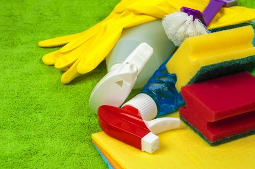 Deep cleaning for kitchens and bathrooms in E14 properties