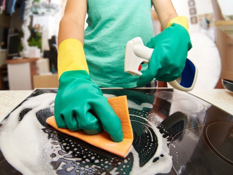 Local office cleaning service for desks and meeting rooms in E14